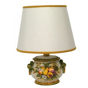 Lampada bassa con torciglioni e paralume