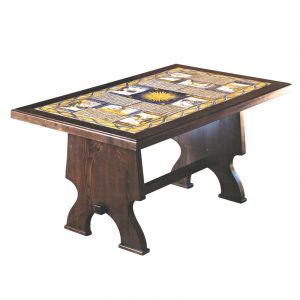 Tavolo in legno con mosaico in mattoni seicenteschi